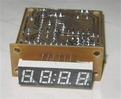 большие индикаторы часы - будильник на микроконтроллере